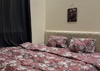 استديو بسرير ماستر وجلسة 