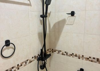 استديو بأثاث مريح وبسيط 