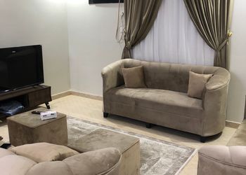 شقة بصالة وغرف نوم