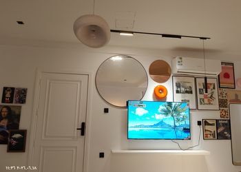 استديو بأثاث مريح وبسيط