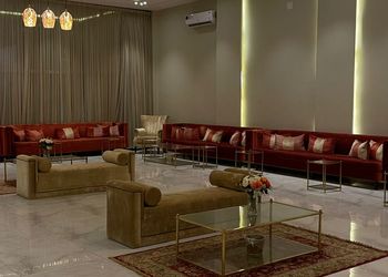 شاليه بمسطح اخضر ومجلسين