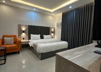 استديو بسرير ماستر وأثاث مريح 