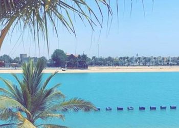 شاليه بإطلالة على البحر والحديقة