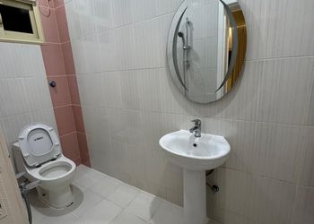 شقة بغرفة معيشة وغرفتين نوم 