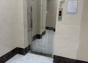 شقة بغرفة معيشة وغرفة نوم 