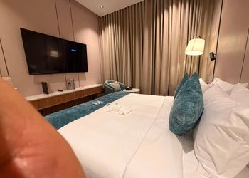 غرفة سرير ماستر بدورة مياة