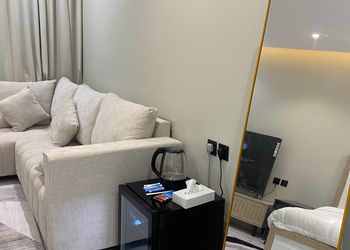 استديو بسرير ماستر وجلسة جانبية