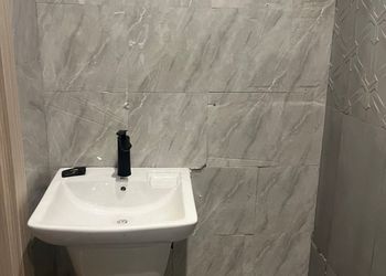 استديو بأثاث مريح وبسيط 