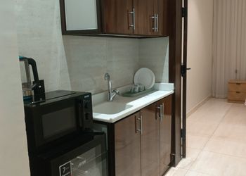 استديو بأثاث مريح وبسيط 