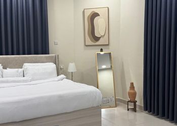 استديو بسرير ماستر وجلسة جانبية