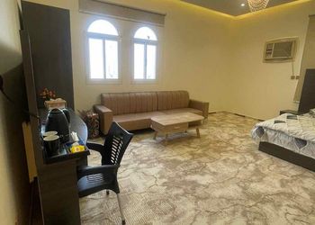 استديو بسرير ماستر وأثاث مريح 