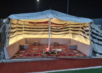 شاليه بمسطح اخضر وجلسة خارجية 