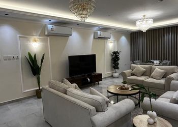 شقة بصالة مريحة وغرفتين نوم 