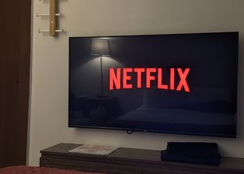 استديو بسرير ماستر وجلسة 