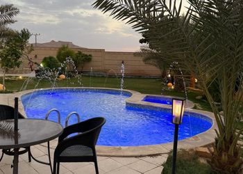 استراحة بمسطح اخضر ومجالس