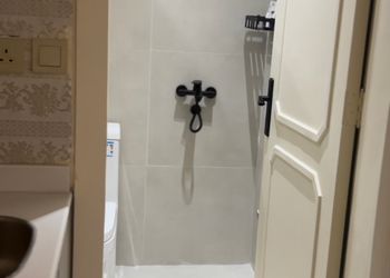 استديو بأثاث مريح وبسيط 