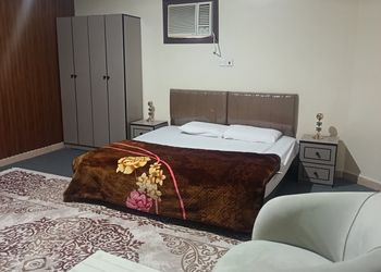 استديو بسرير ماستر وجلسة جانبية 
