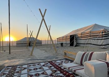مخيم بجلسة خارجية وأجواء ممتعة