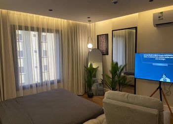 استديو بسرير ماستر وأثاث مريح 