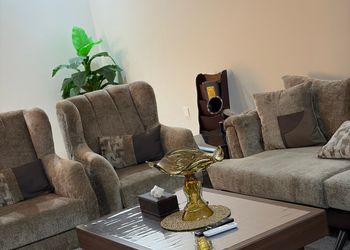 شقة بغرفة معيشة وغرفتين نوم 