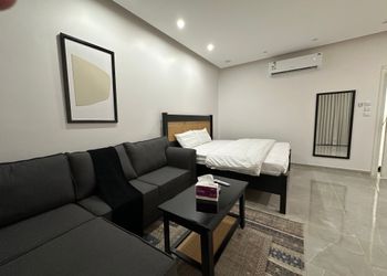 استديو هادئ بدخول ذاتي 