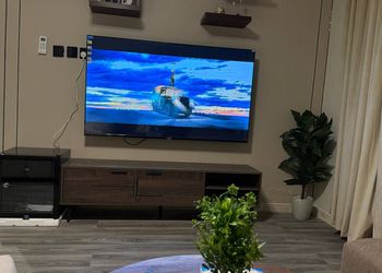 استديو بأثاث مريح وبسيط 