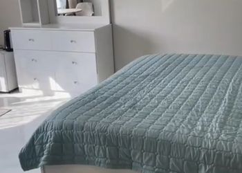 شاليه بألعاب أطفال ومسبح