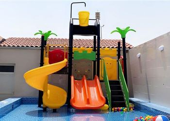 شاليه بمسبح وألعاب مائية