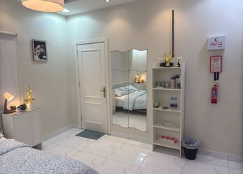 استديو بأثاث مريح وبسيط 