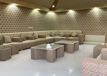 استراحة بمسبح خارجي ومجالس 