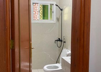 شقة بغرفتين نوم وأثاث مريح