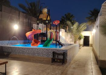 شاليه بجلسة خارجية وألعاب مائية