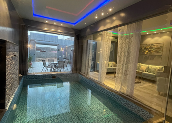 شاليه بمسطح اخضر