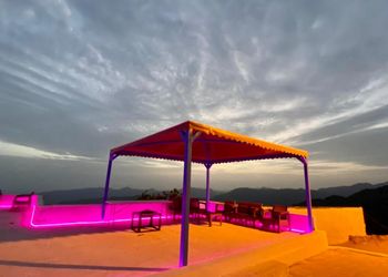 مزرعة بإطلالة جبلية