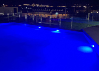 استراحة بمسطحات خضراء وملاعب