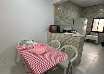 وحدة بمجلس وغرفة نوم وفناء خارجي