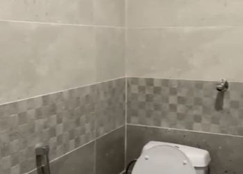 شاليه بصالة جلوس ومسبح داخلي 
