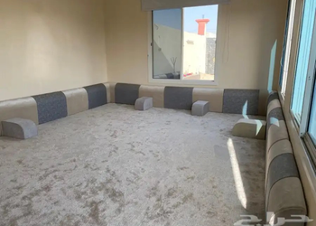 استراحة بمسطح اخضر والعاب اطفال