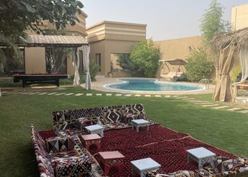 شالية بمجلس مطل على المسبح 