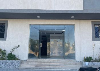 استديو بأثاث مريح وبسيط 