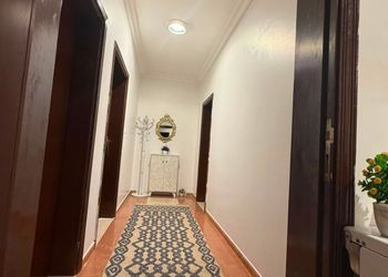 شقة بصالة مريحة ودخول ذاتي 