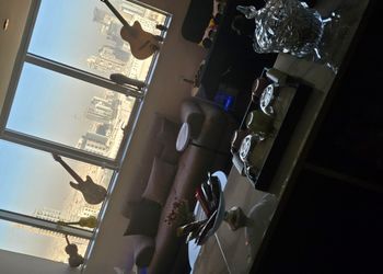 شقة بغرفة نوم وصالة مريحة 
