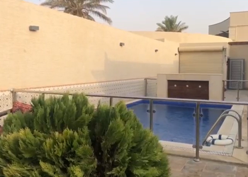 شاليه بصالة ومسبح خارجي 