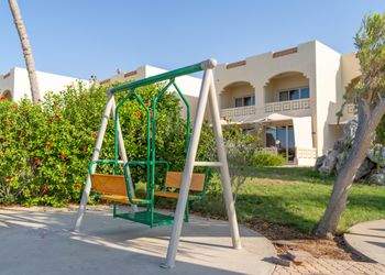 شقة بصالة وغرفة نوم بأثاث مريح
