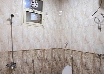 شقة بغرفة نوم وصالة ودخول ذاتي 