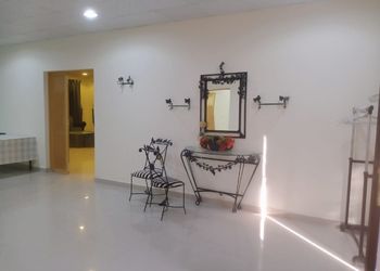 استراحة بمسبح خارجي ومجالس 