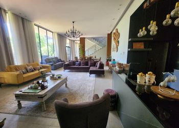 شاليه بمسطح اخضر