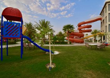 منتجع فندقي بألعاب أطفال(مشترك)