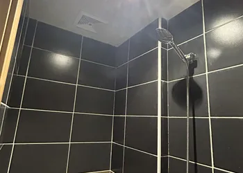 استديو بأثاث مريح وبسيط 