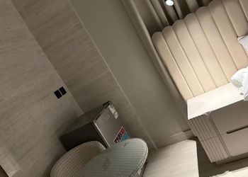 استديو بأثاث مريح وبسيط 